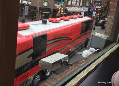 Big bus! Big bus!