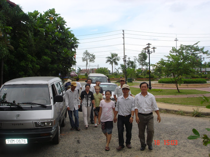 Chi Hội Quảng Ngãi tham quan Chùa Ông, Thu Xà, Phú Thọ, Cửa Lở, Cửa Đại, Núi Bàn cờ ... - Giao lưu hè 2011 DSC00005