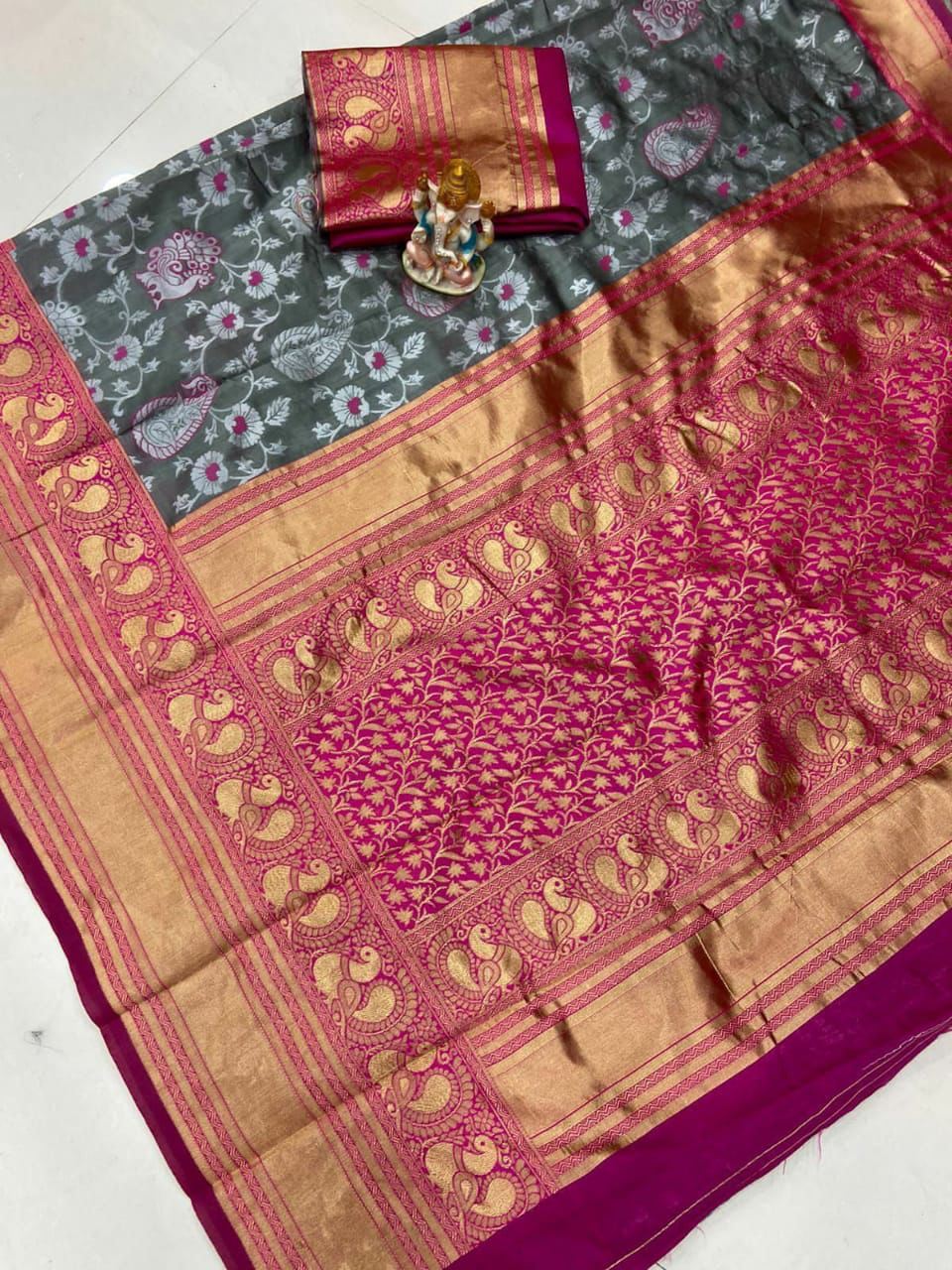 Traditional Kanchipuram grey color weaving saree (Rs.880/-)