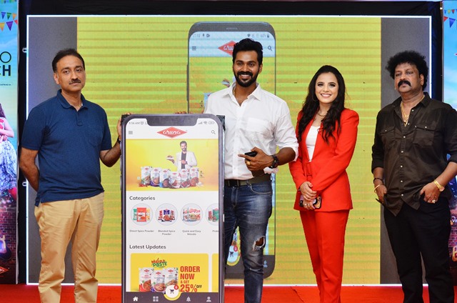 Aruna Masala App unveiled : ಅಬತರ ಚಿತ್ರ ತಂಡದಿಂದ "ಅರುಣಾ ಮಸಾಲಾ" ಆಪ್ ಬಿಡುಗಡೆ Aruna Masala App unveiled : ಅಬತರ ಚಿತ್ರ ತಂಡದಿಂದ "ಅರುಣಾ ಮಸಾಲಾ" ಆಪ್ ಬಿಡುಗಡೆ