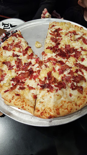 Pizza Restaurant «Hot Box Pizza», reviews and photos, 3147 Smith Valley Rd, Greenwood, IN 46142, USA