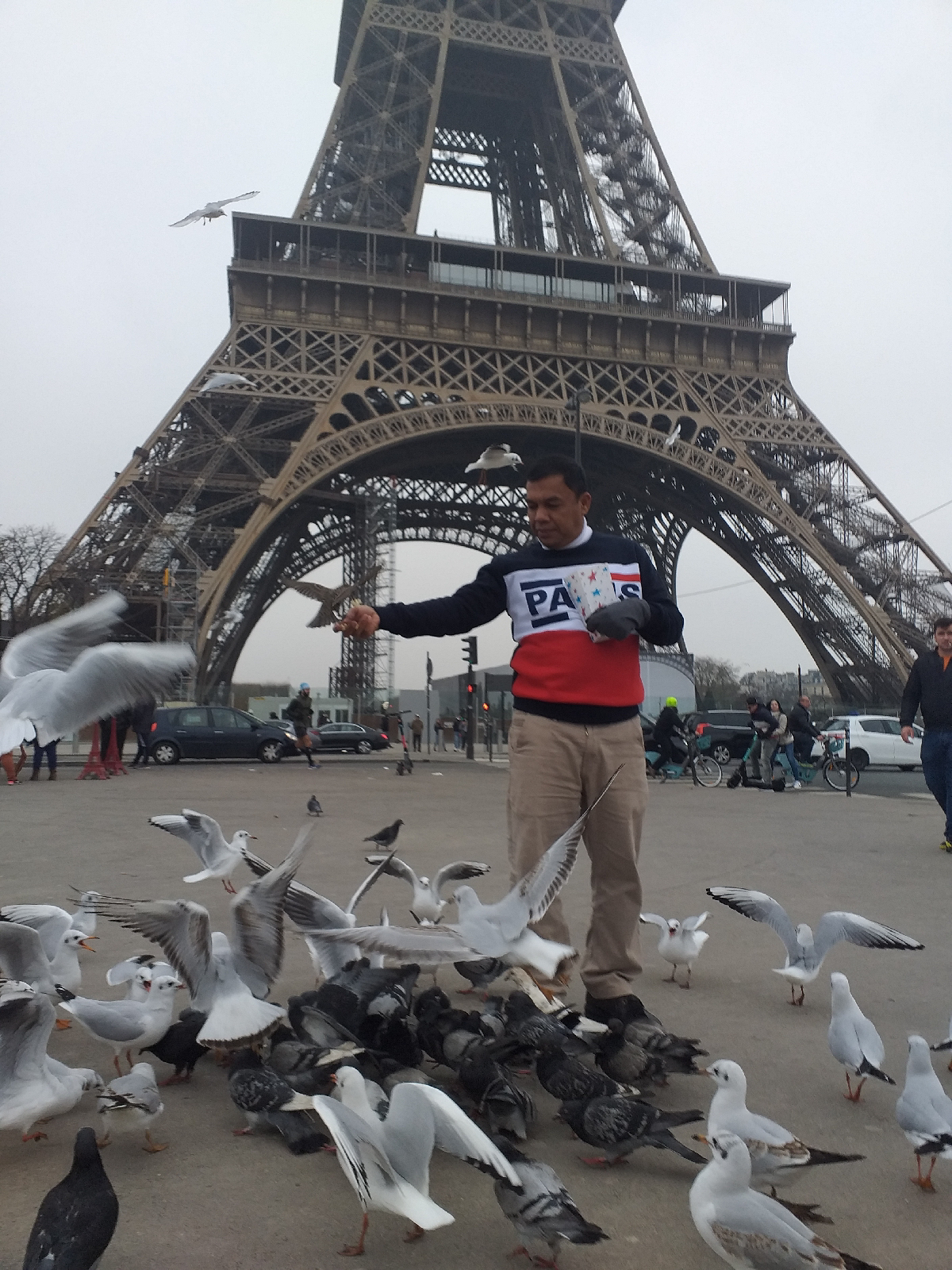 Menara Eiffel Lambang Kejayaan dan Romantisme di Paris. Francis.