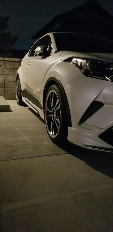 C-HRのC-HR・モデリスタ・車高調欲しい・20インチ・ウェルカムランプに関するカスタム事例の投稿画像2枚目