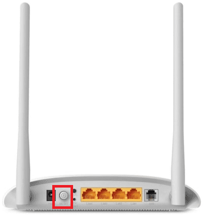 Zoek de AAN UIT-knop aan de achterkant van uw router