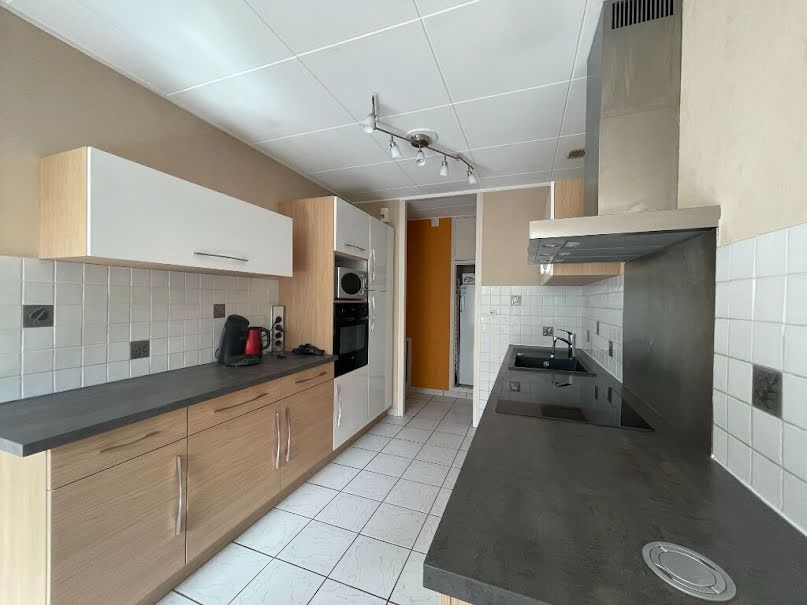 Location meublée appartement 5 pièces 12 m² à Vandoeuvre-les-nancy (54500), 400 €