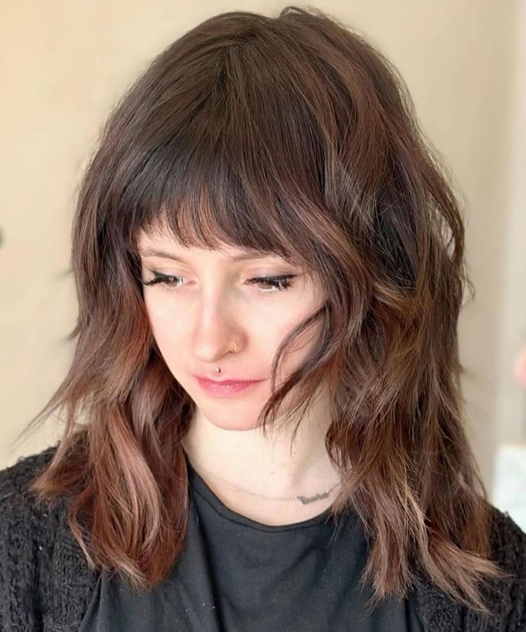 Full view of a girl rocking her wavy wolfcut