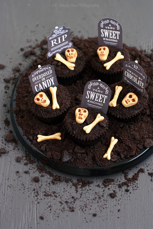 Spooky Graveyard Cupcakes for Halloween!