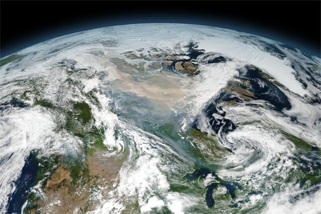 Satellite view of a heavy pall of smoke drifting over northern Canada, 15 August 2017. The Visible Infrared Imaging Radiometer Suite (VIIRS) on Suomi NPP acquired the data for this image. The image is a mosaic composed from several satellite overpasses because the affected area is so large. Photo: Joshua Stevens / NASA Earth Observatory