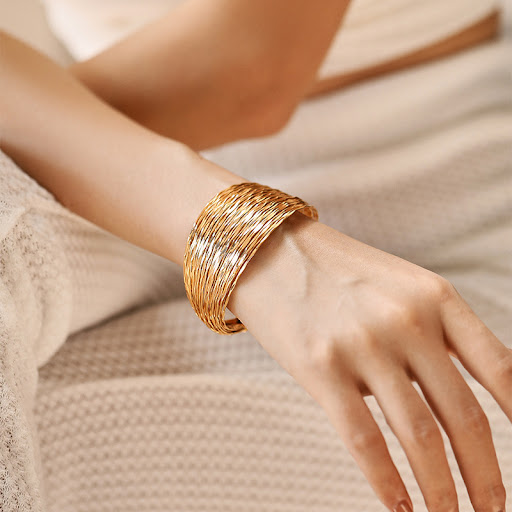 Title 7, Womens Wide-Brimmed Metal Feel Fashion Bracele...