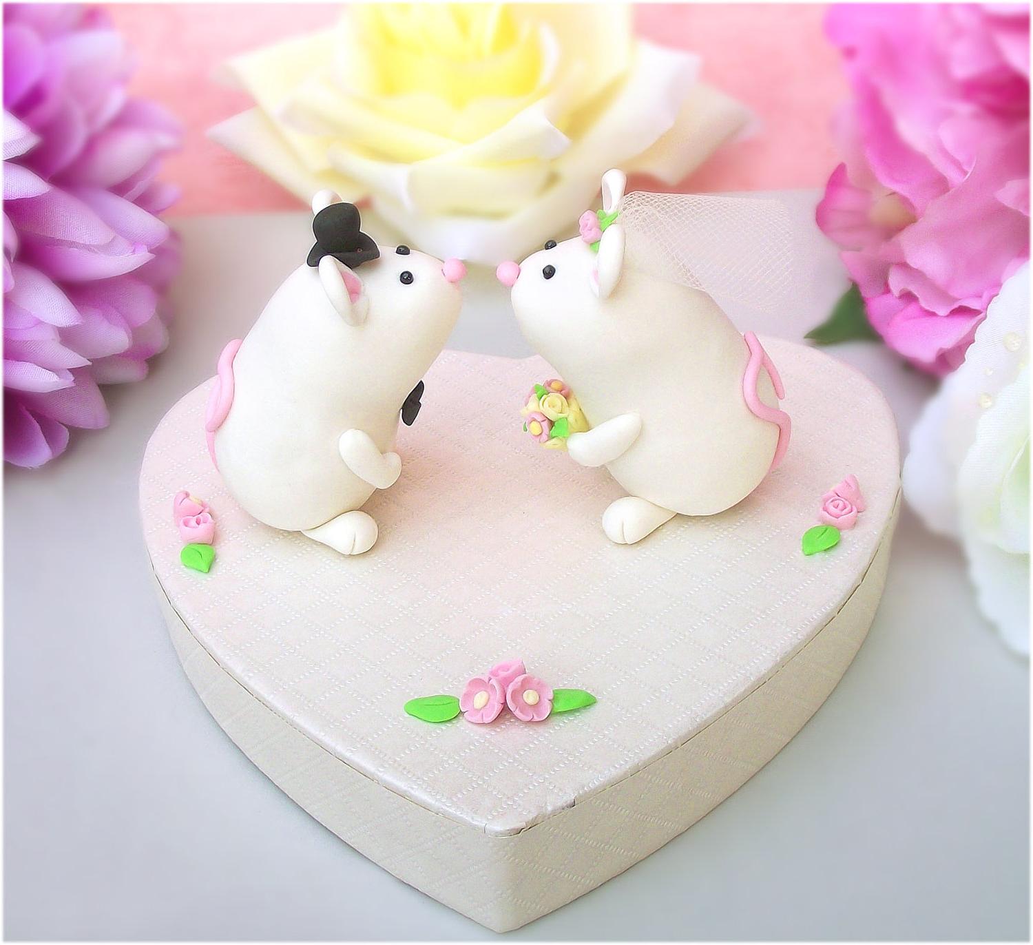 Cute, unique mice wedding cake