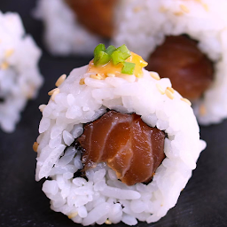 Spicy Salmon or Tuna Roll (260-330cal)