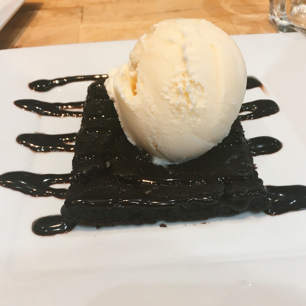 GLUTEN FREE BROWNIE 
Quinoa chocolate brownie, vanilla ice cream.