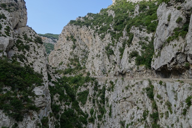 1. Narbona. Cucugnan. Castillos Queribus y Peyrepertuse. Gargantas Galamus. - De viaje por Francia: diarios, viajes y excursiones en coche. (42)