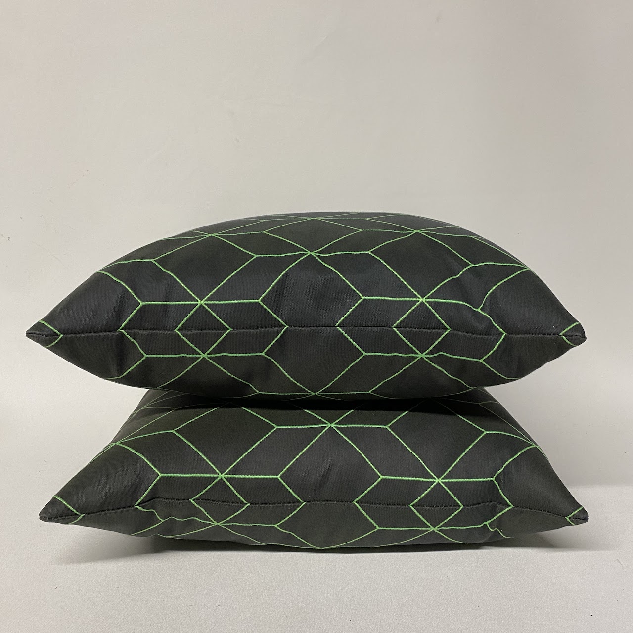 Maharam Pillow Piar