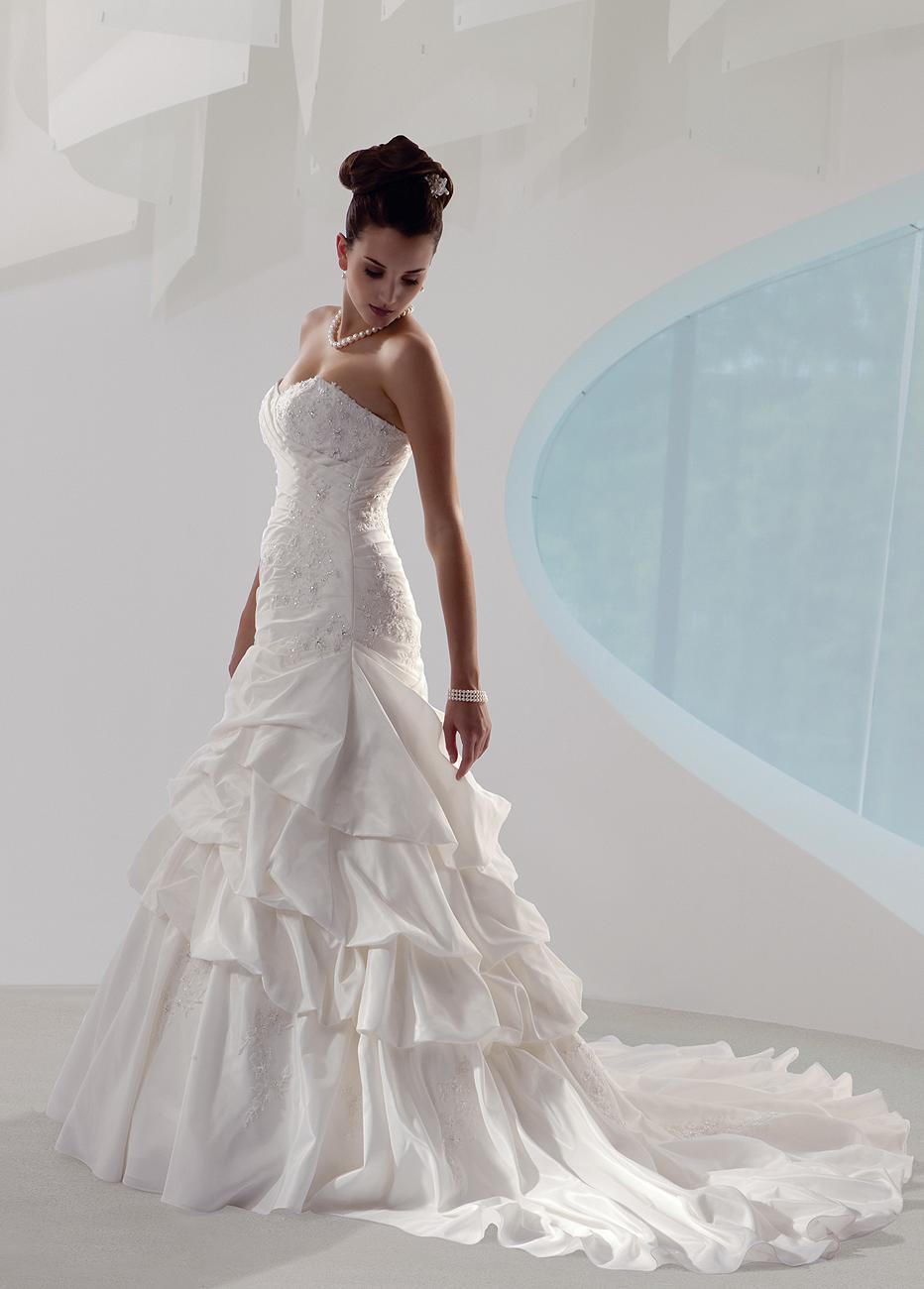 Wedding dresses   Lohrengel