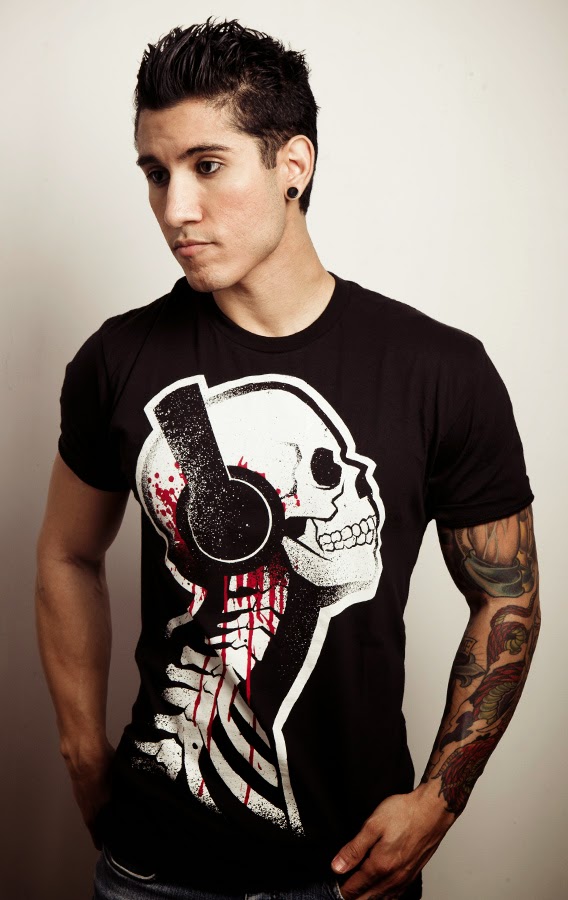 skeleton headphones, bleeding headphones shirt, bleeding headphones, tattoo horror skull, skull headphones blood, dj headphones shirt, metal headphones, goth headphones shirt, comiccon skull shirt, akumuink headphones, akumu skull