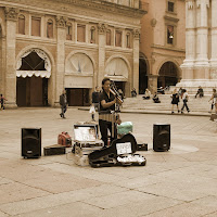 Musica andina. Bologna, Piazza Maggiore. di 