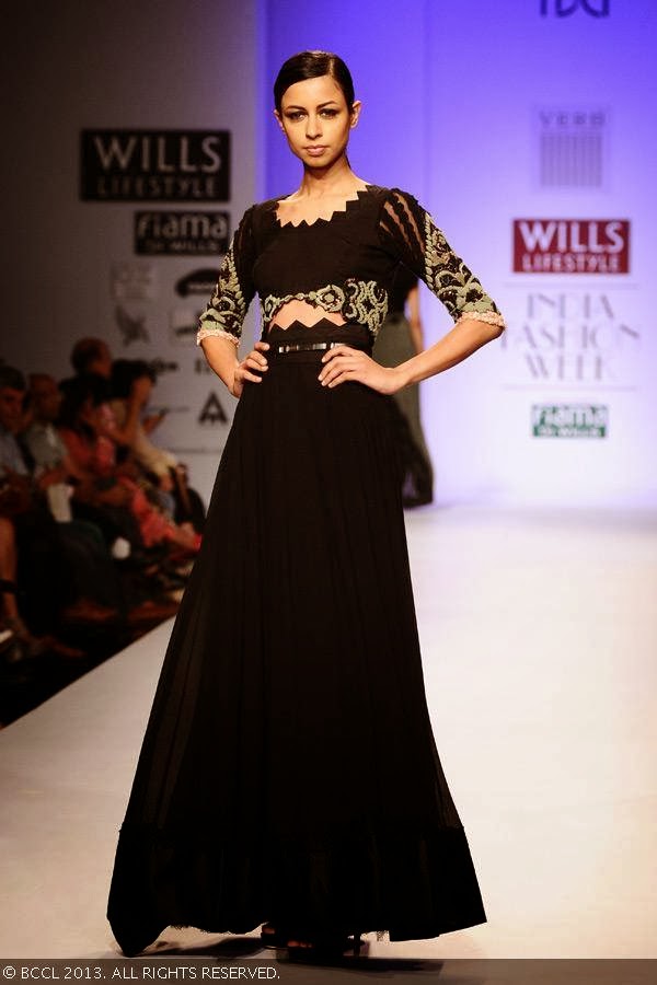 Sapna walks the ramp for fashion designer Pallavi Singhee on Day 5 of Wills Lifestyle India Fashion Week (WIFW) Spring/Summer 2014, held in Delhi.<br /> 