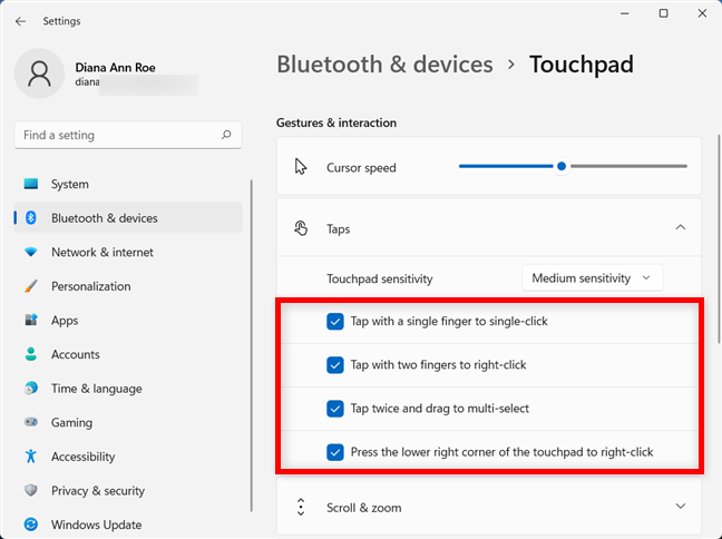 Configura cosa fanno i tocchi del touchpad in Windows 11