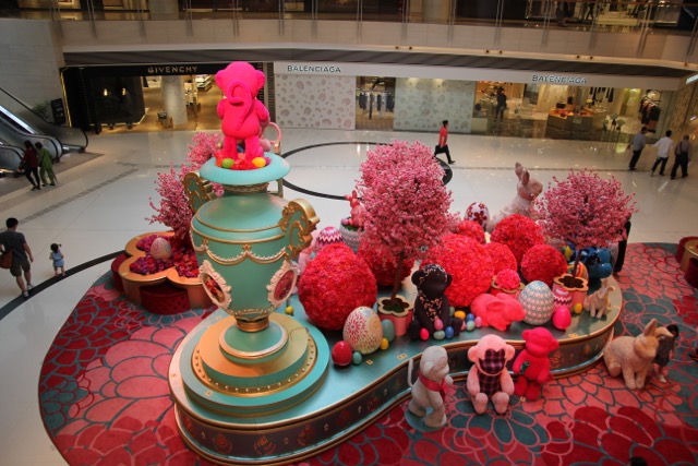 One of the cavernous, marbleous malls - this one in Kowloon - one of many