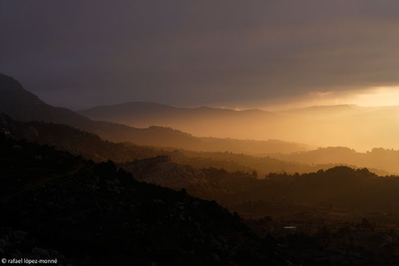 Sortida de sol sobre el Priorat, vista des de la Morera de Montsant,Priorat, Tarragona