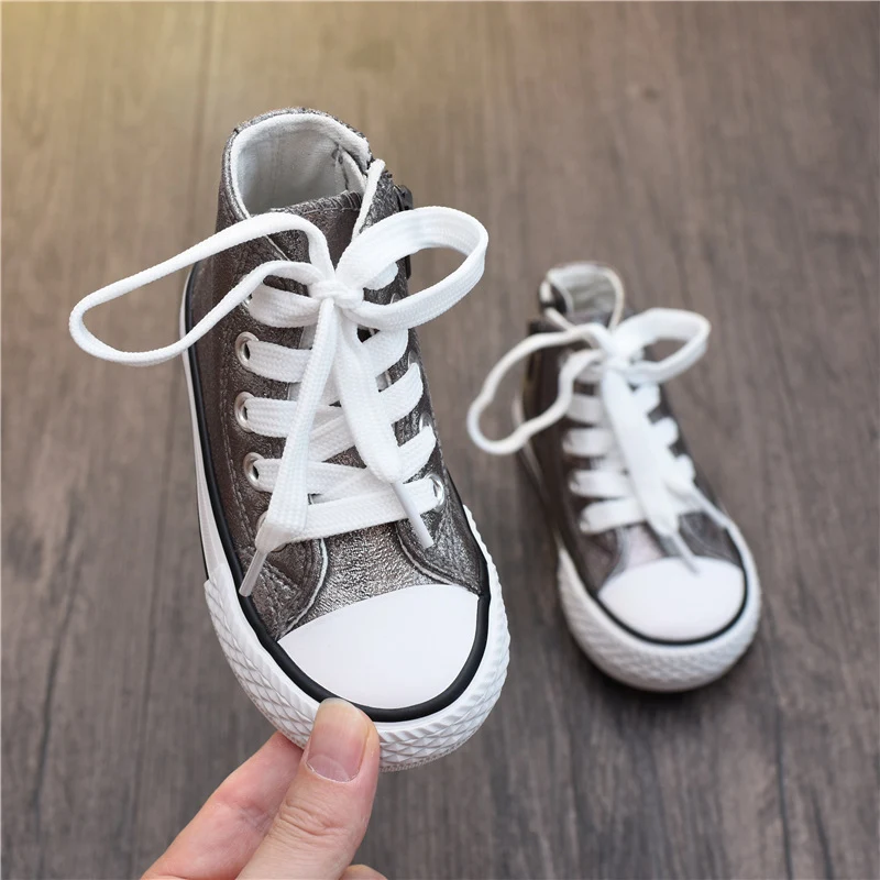 Baskets montantes en toile pour enfants printemps, chaussures Wenzhou. Confortables et respirantes, parfaites pour jouer et accompagner les enfants.