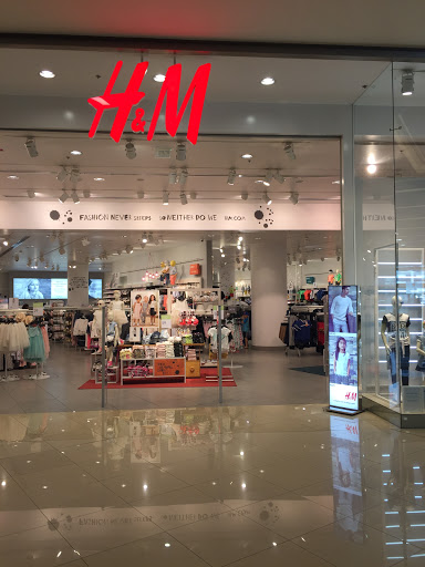 H&M, Dubai Marina Mall Ground floor - Dubai - United Arab Emirates, Department Store, state Dubai