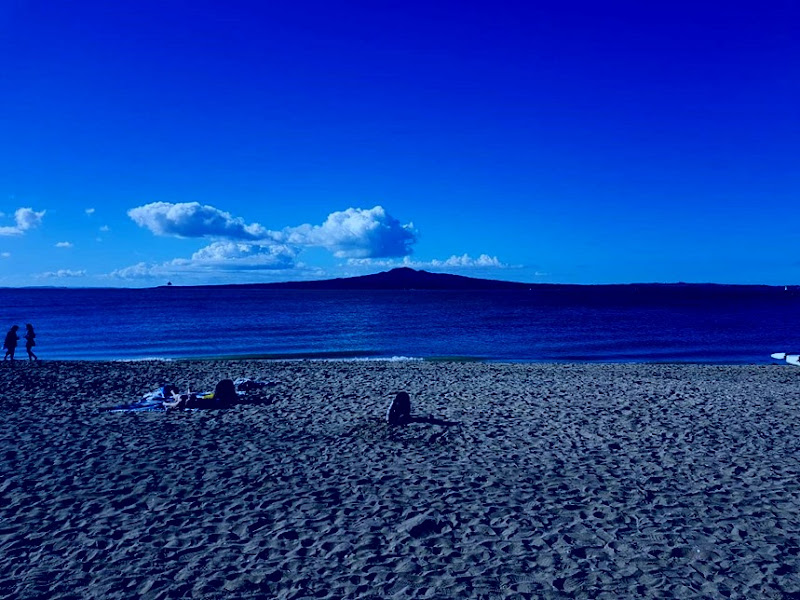 criança e praia