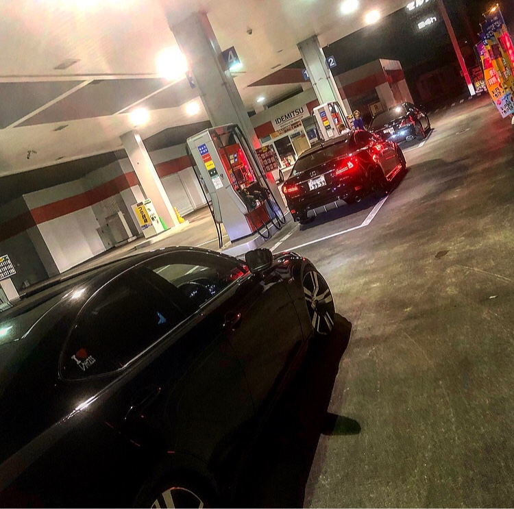 レクサスその他のドライブ・黒セダン・ガソリンスタンド・エンブレムレスに関するカスタム事例の投稿画像1枚目