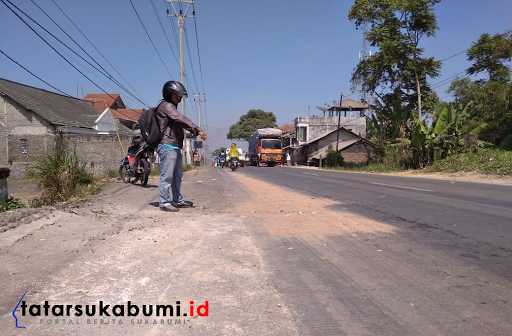 
Lakalantas Sukabumi - Cianjur, Pengemudi Motor Terseret Tronton Hingga Meninggal Dunia
