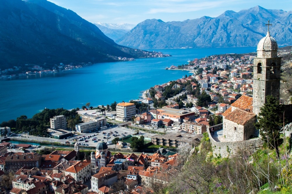 파일:external/journeywonders.com/The-Bay-of-Kotor-as-seen-from-the-City-Walls.jpg