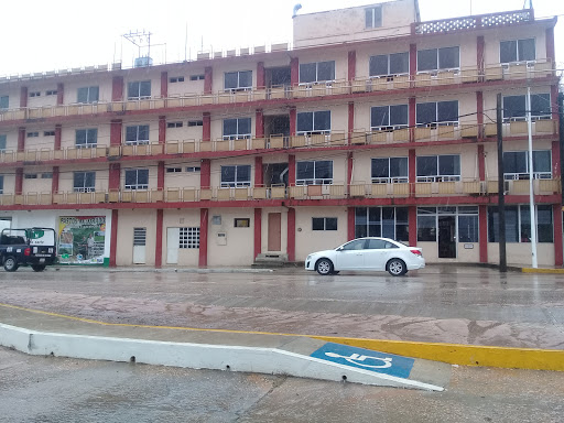 Hotel Ramos, Av. Chiapas s/n, Ganader, 86980 Emiliano Zapata, Tab., México, Alojamiento en interiores | VER