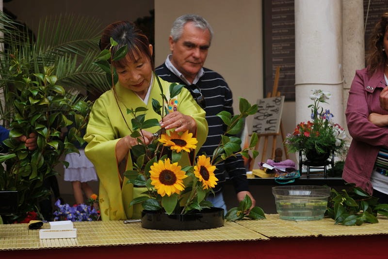 XXV Exposición de Primavera de la Asociación Cordobesa de Bonsái. 164+Demostraci%25C3%25B3n+de+Ikebana+a+cargo+de+la+Sra.+Michiko+Iwakura+y+Miguel+%25C3%2581ngel+Gonz%25C3%25A1lez+20130519+182+DSC_0316