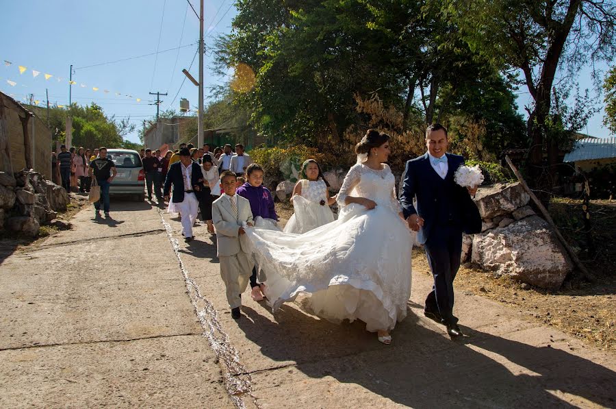 Wedding photographer Cuauhtémoc Bello (flashbackartfil). Photo of 24 February 2020