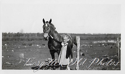 Girl and horse Peq Lakes ant