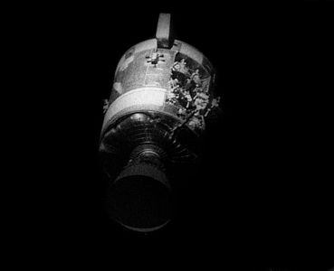 파일:external/upload.wikimedia.org/369px-Apollo13_-_SM_after_separation.jpg