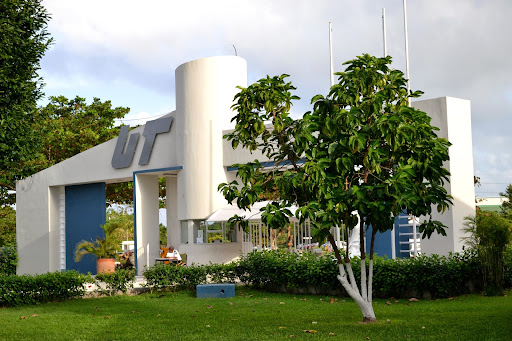 Universidad Tecnologica de Cancùn, Carretera Cancún-Aeropuerto, Km. 11.5, S.M. 299, Mz. 5, Lt 1, 77565 Cancùn, Q.R., México, Universidad pública | TLAX