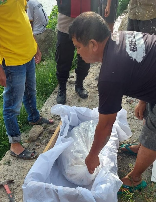 Polres Simalungun Evakuasi Potongan Tubuh Manusia Yang Diseret Banjir Bandang ke Danau Toba