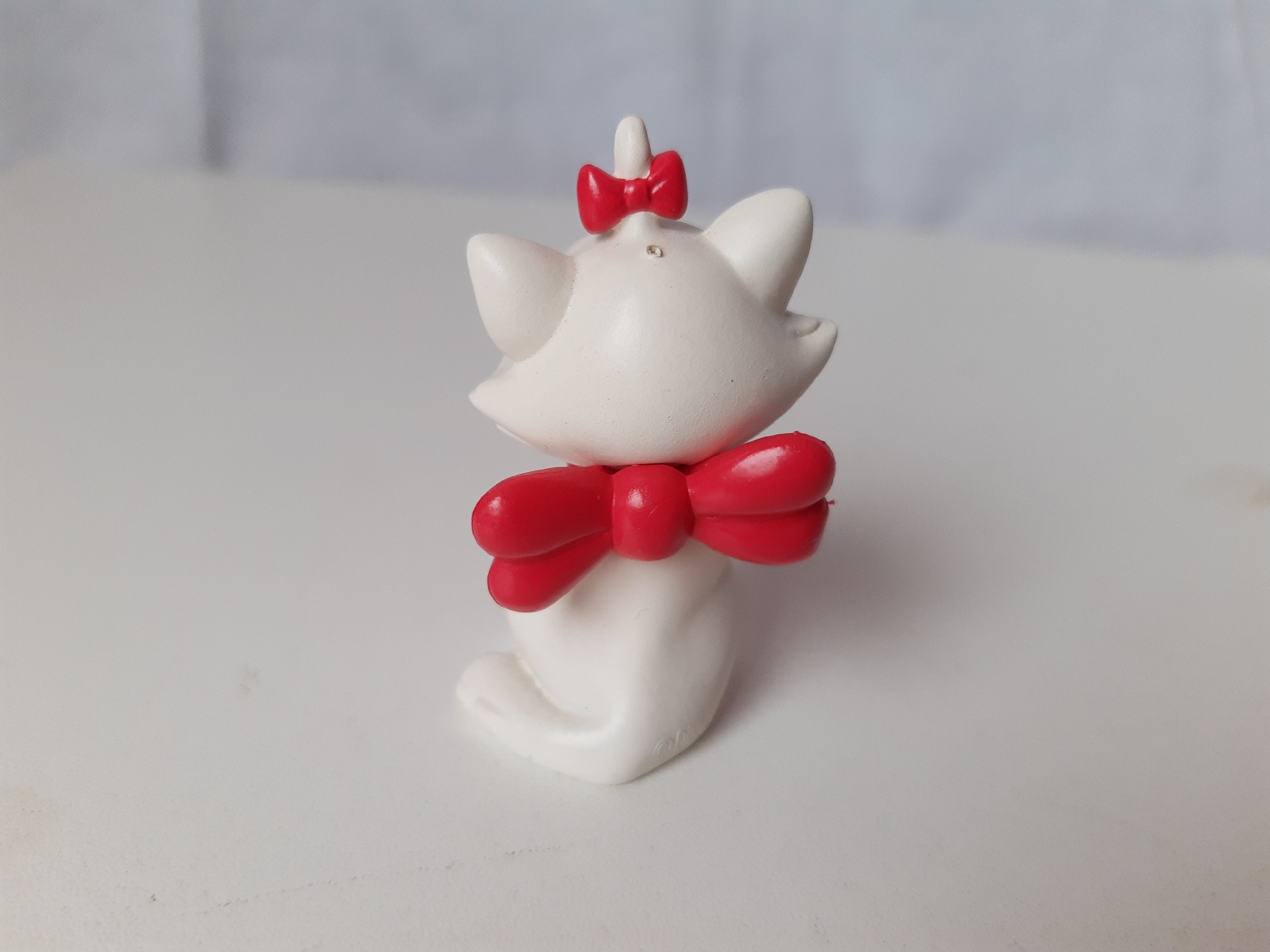 Miniatura de vinil gata Marie Disney. 6 cm de altura. tem um orifício no  topo da cabeça que pode indicar ter sido um chaveiro R$20,00 - Taffy Shop