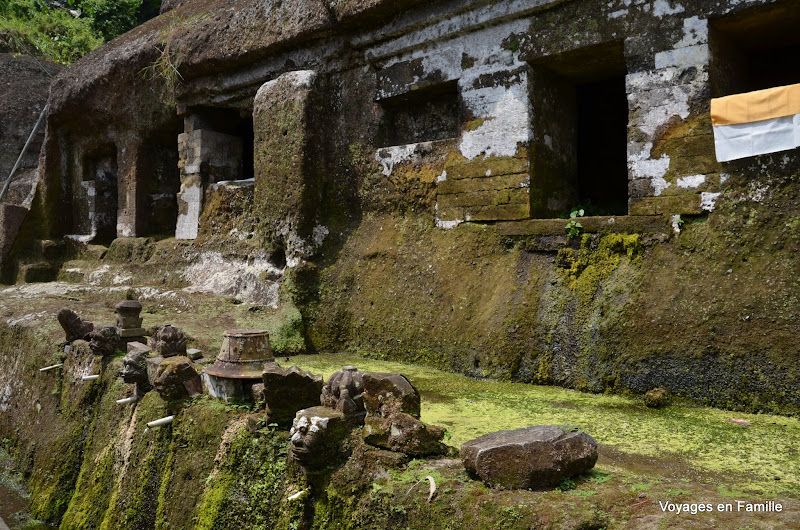 Gunung Kawi - tombs