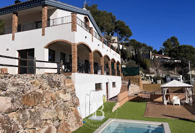 Maison avec piscine et jardin 1