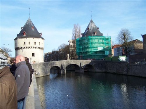 De Broeltorens en Broelbrug gezien vanaf het Buda eilandje. 