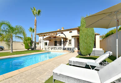 Villa with pool and terrace 8