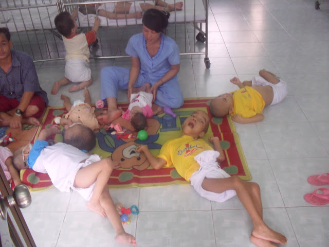 Nhận xin các loại quần áo, chăn gối cũ, đồ chơi, sách truyện cũ, để làm từ thiện.Thân - 29