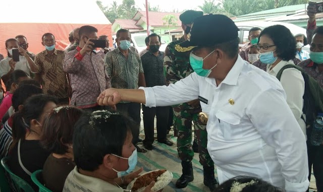 Bupati dan Anggota DPRD Simalungun kunjungi Sekaligus  Berikan Bantuan Pada korban kebakaran