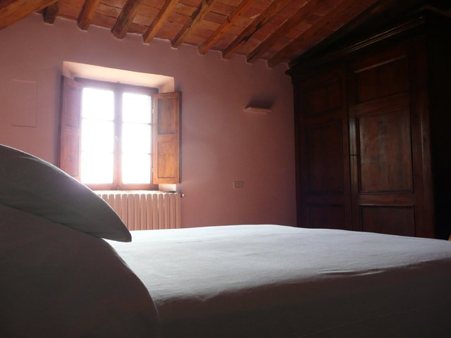 Tappeto per camera da letto in lana rosa sbiadito dell'Anatolia in
