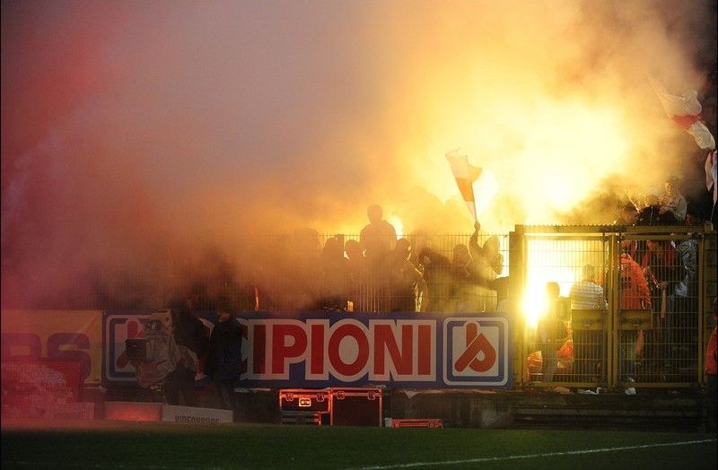 Le Mouvement Ultra en Belgique Charleroi_4098383