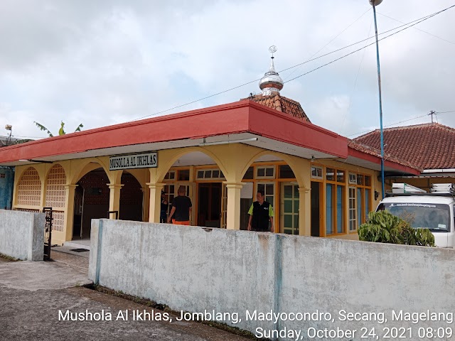 Bersih Mushola Al ikhlas, Jomblang, Madyocondro, Secang, Magelang