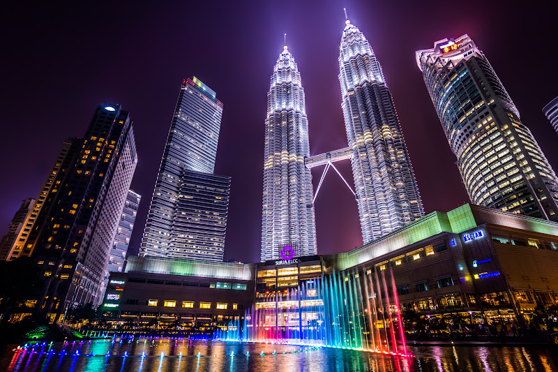 Twin Towers night view fountain show2