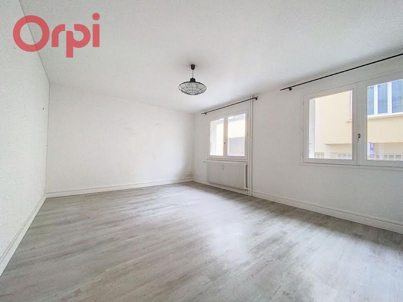 Location  appartement 3 pièces 66 m² à Vichy (03200), 660 €